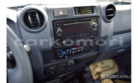 Acheter Import Voiture Toyota Land Cruiser Beige à Import - Dubai, Grande Comore Acheter Import Voiture Toyota Land Cruiser Beige à Import - Dubai, Grande Comore