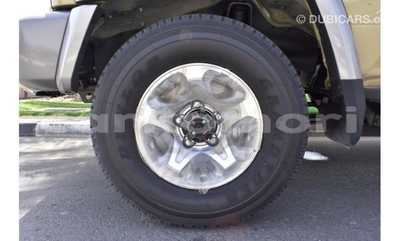 Acheter Import Voiture Toyota Land Cruiser Beige à Import - Dubai, Grande Comore Acheter Import Voiture Toyota Land Cruiser Beige à Import - Dubai, Grande Comore