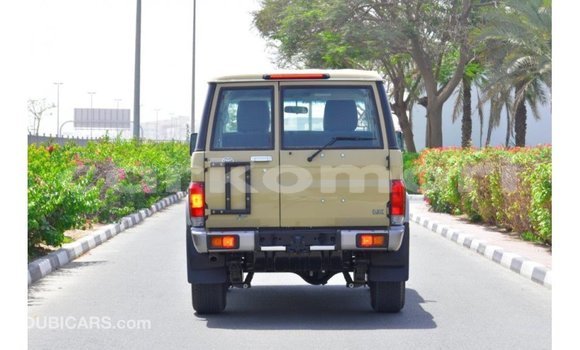 Acheter Import Voiture Toyota Land Cruiser Beige à Import - Dubai, Grande Comore Acheter Import Voiture Toyota Land Cruiser Beige à Import - Dubai, Grande Comore