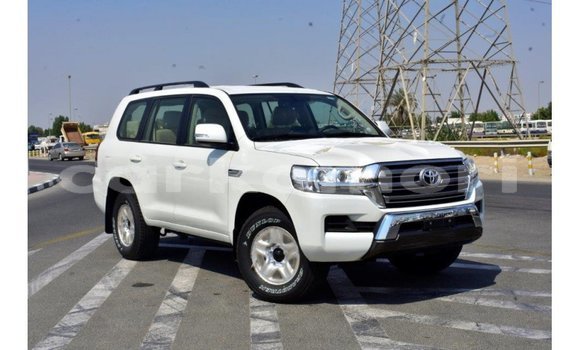 Acheter Import Voiture Toyota Land Cruiser Blanc à Import - Dubai, Grande Comore Acheter Import Voiture Toyota Land Cruiser Blanc à Import - Dubai, Grande Comore