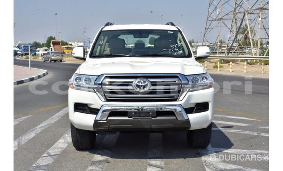 Acheter Import Voiture Toyota Land Cruiser Blanc à Import - Dubai, Grande Comore Acheter Import Voiture Toyota Land Cruiser Blanc à Import - Dubai, Grande Comore