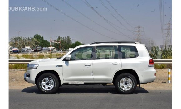 Acheter Import Voiture Toyota Land Cruiser Blanc à Import - Dubai, Grande Comore Acheter Import Voiture Toyota Land Cruiser Blanc à Import - Dubai, Grande Comore