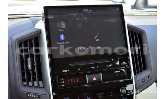 Acheter Import Voiture Toyota Land Cruiser Blanc à Import - Dubai, Grande Comore Acheter Import Voiture Toyota Land Cruiser Blanc à Import - Dubai, Grande Comore