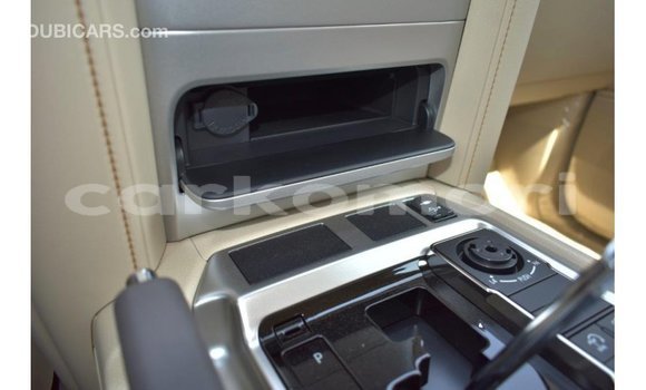 Acheter Import Voiture Toyota Land Cruiser Blanc à Import - Dubai, Grande Comore Acheter Import Voiture Toyota Land Cruiser Blanc à Import - Dubai, Grande Comore