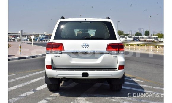 Acheter Import Voiture Toyota Land Cruiser Blanc à Import - Dubai, Grande Comore Acheter Import Voiture Toyota Land Cruiser Blanc à Import - Dubai, Grande Comore