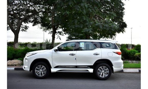 Acheter Import Voiture Toyota Fortuner Blanc à Import - Dubai, Grande Comore Acheter Import Voiture Toyota Fortuner Blanc à Import - Dubai, Grande Comore