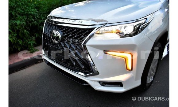 Acheter Import Voiture Toyota Fortuner Blanc à Import - Dubai, Grande Comore Acheter Import Voiture Toyota Fortuner Blanc à Import - Dubai, Grande Comore