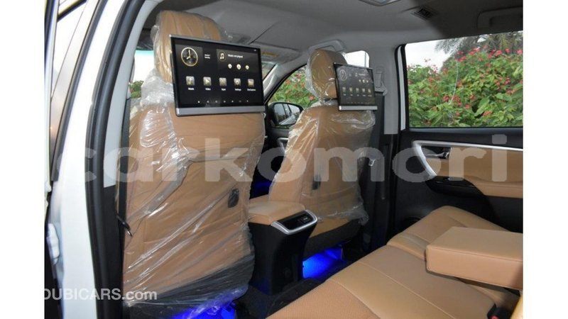 Big with watermark toyota fortuner grande comore import dubai 1723