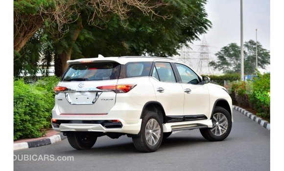 Acheter Import Voiture Toyota Fortuner Blanc à Import - Dubai, Grande Comore Acheter Import Voiture Toyota Fortuner Blanc à Import - Dubai, Grande Comore
