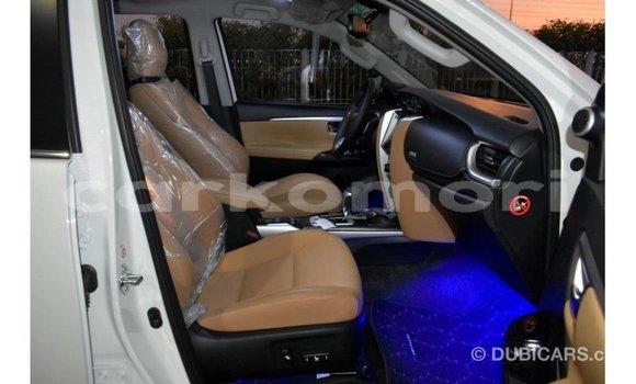 Acheter Import Voiture Toyota Fortuner Blanc à Import - Dubai, Grande Comore Acheter Import Voiture Toyota Fortuner Blanc à Import - Dubai, Grande Comore