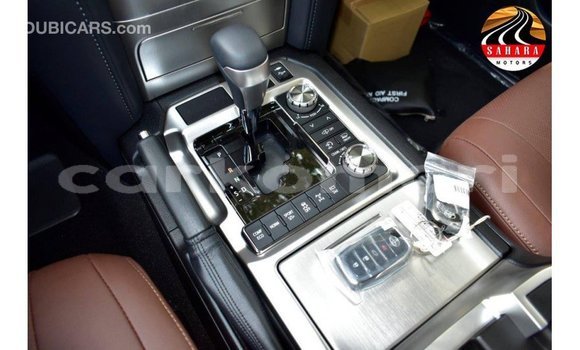 Acheter Import Voiture Toyota Land Cruiser Noir à Import - Dubai, Grande Comore Acheter Import Voiture Toyota Land Cruiser Noir à Import - Dubai, Grande Comore