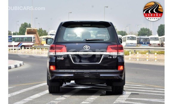 Acheter Import Voiture Toyota Land Cruiser Noir à Import - Dubai, Grande Comore Acheter Import Voiture Toyota Land Cruiser Noir à Import - Dubai, Grande Comore