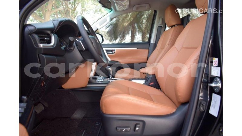 Big with watermark toyota fortuner grande comore import dubai 1725