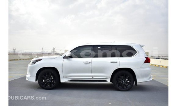 Acheter Import Voiture Lexus LX Blanc à Import - Dubai, Grande Comore Acheter Import Voiture Lexus LX Blanc à Import - Dubai, Grande Comore