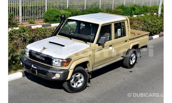 Acheter Import Voiture Toyota Land Cruiser Beige à Import - Dubai, Grande Comore Acheter Import Voiture Toyota Land Cruiser Beige à Import - Dubai, Grande Comore
