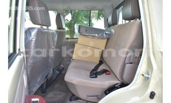 Acheter Import Voiture Toyota Land Cruiser Beige à Import - Dubai, Grande Comore Acheter Import Voiture Toyota Land Cruiser Beige à Import - Dubai, Grande Comore