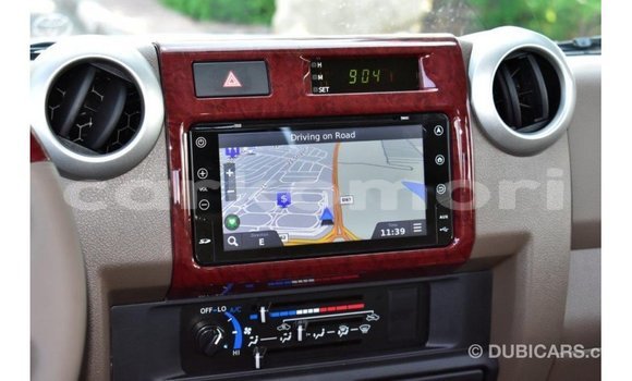 Acheter Import Voiture Toyota Land Cruiser Beige à Import - Dubai, Grande Comore Acheter Import Voiture Toyota Land Cruiser Beige à Import - Dubai, Grande Comore