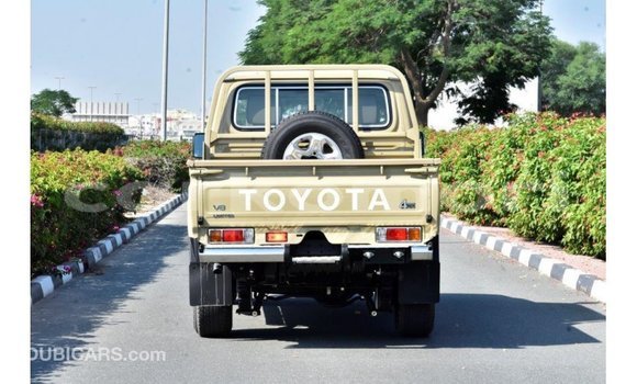 Acheter Import Voiture Toyota Land Cruiser Beige à Import - Dubai, Grande Comore Acheter Import Voiture Toyota Land Cruiser Beige à Import - Dubai, Grande Comore