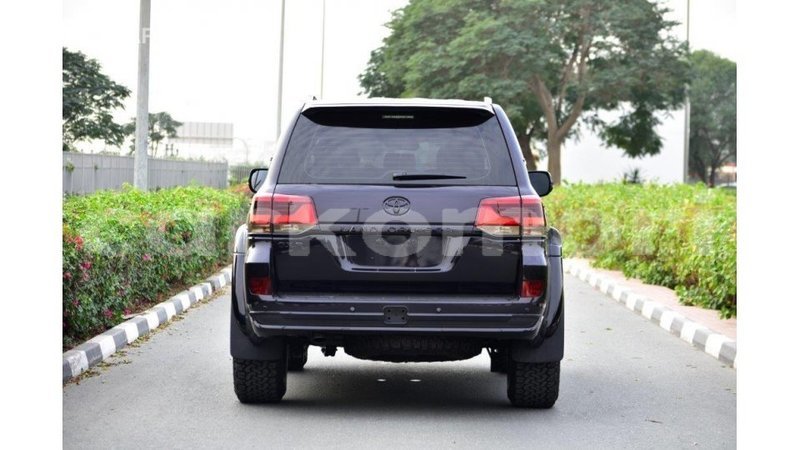Big with watermark toyota land cruiser grande comore import dubai 1734