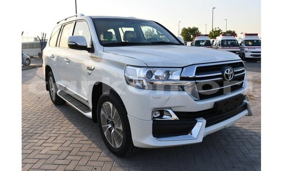 Acheter Import Voiture Toyota Land Cruiser Blanc à Import - Dubai, Grande Comore Acheter Import Voiture Toyota Land Cruiser Blanc à Import - Dubai, Grande Comore