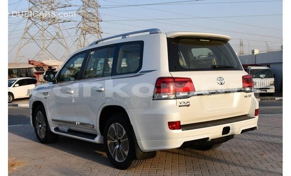 Acheter Import Voiture Toyota Land Cruiser Blanc à Import - Dubai, Grande Comore Acheter Import Voiture Toyota Land Cruiser Blanc à Import - Dubai, Grande Comore