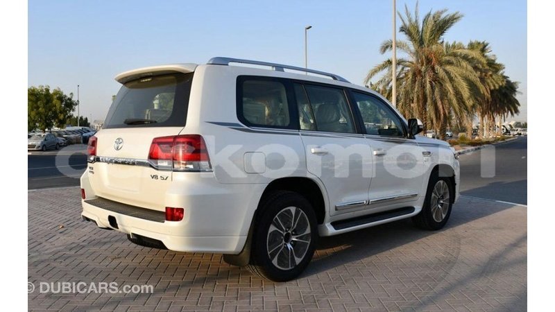 Big with watermark toyota land cruiser grande comore import dubai 1742