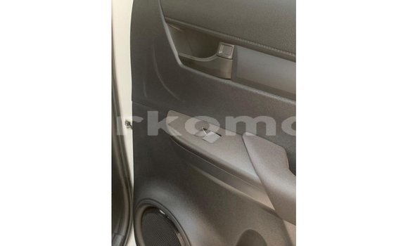 Buy Import Toyota Hilux White Car in Import - Dubai in Great Comore Buy Import Toyota Hilux White Car in Import - Dubai in Great Comore