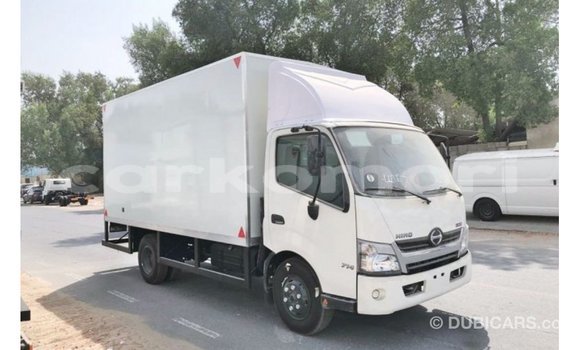 Acheter Import Utilitaire Hino 300 Series Blanc à Import - Dubai, Grande Comore Acheter Import Utilitaire Hino 300 Series Blanc à Import - Dubai, Grande Comore