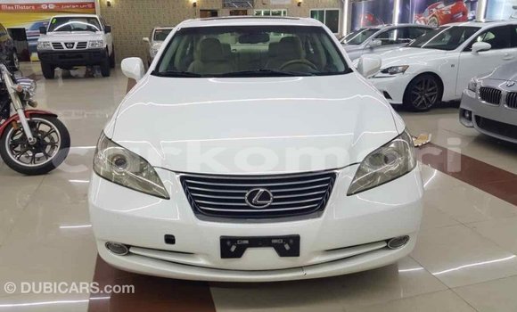 Acheter Import Voiture Lexus ES Blanc à Import - Dubai, Grande Comore Acheter Import Voiture Lexus ES Blanc à Import - Dubai, Grande Comore