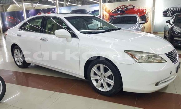 Acheter Import Voiture Lexus ES Blanc à Import - Dubai, Grande Comore Acheter Import Voiture Lexus ES Blanc à Import - Dubai, Grande Comore