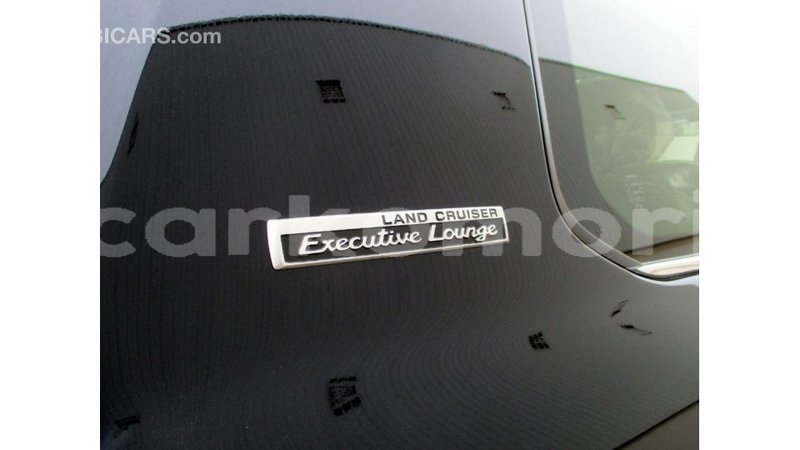 Big with watermark toyota land cruiser grande comore import dubai 1765