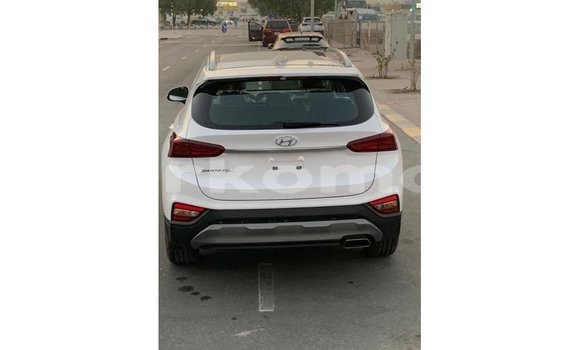Acheter Import Voiture Hyundai Santa Fe Blanc à Import - Dubai, Grande Comore Acheter Import Voiture Hyundai Santa Fe Blanc à Import - Dubai, Grande Comore