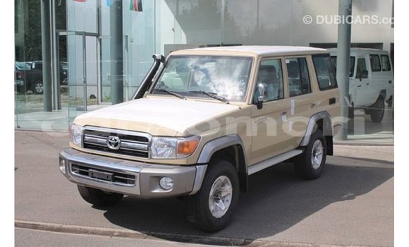 Acheter Import Voiture Toyota Land Cruiser Beige à Import - Dubai, Grande Comore Acheter Import Voiture Toyota Land Cruiser Beige à Import - Dubai, Grande Comore