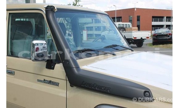 Acheter Import Voiture Toyota Land Cruiser Beige à Import - Dubai, Grande Comore Acheter Import Voiture Toyota Land Cruiser Beige à Import - Dubai, Grande Comore