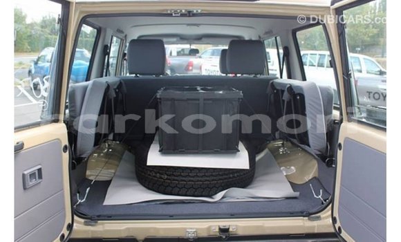Acheter Import Voiture Toyota Land Cruiser Beige à Import - Dubai, Grande Comore Acheter Import Voiture Toyota Land Cruiser Beige à Import - Dubai, Grande Comore