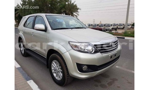 Acheter Import Voiture Toyota Fortuner Autre à Import - Dubai, Grande Comore Acheter Import Voiture Toyota Fortuner Autre à Import - Dubai, Grande Comore