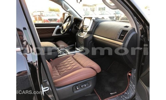 Buy Import Toyota Land Cruiser Black Car in Import - Dubai in Great Comore Buy Import Toyota Land Cruiser Black Car in Import - Dubai in Great Comore
