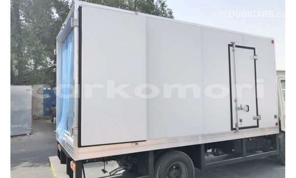 Acheter Import Utilitaire Hino 300 Series Blanc à Import - Dubai, Grande Comore Acheter Import Utilitaire Hino 300 Series Blanc à Import - Dubai, Grande Comore
