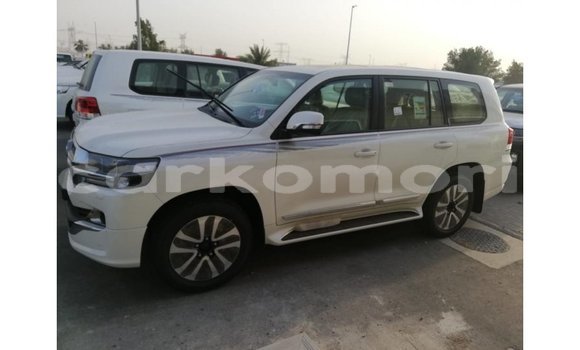 Acheter Import Voiture Toyota Land Cruiser Blanc à Import - Dubai, Grande Comore Acheter Import Voiture Toyota Land Cruiser Blanc à Import - Dubai, Grande Comore