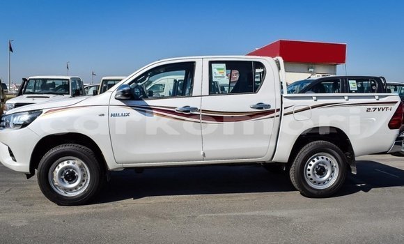 Buy Import Toyota Hilux White Car in Import - Dubai in Great Comore Buy Import Toyota Hilux White Car in Import - Dubai in Great Comore