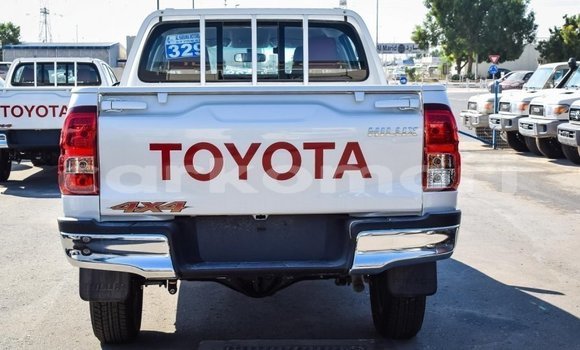 Buy Import Toyota Hilux White Car in Import - Dubai in Great Comore Buy Import Toyota Hilux White Car in Import - Dubai in Great Comore