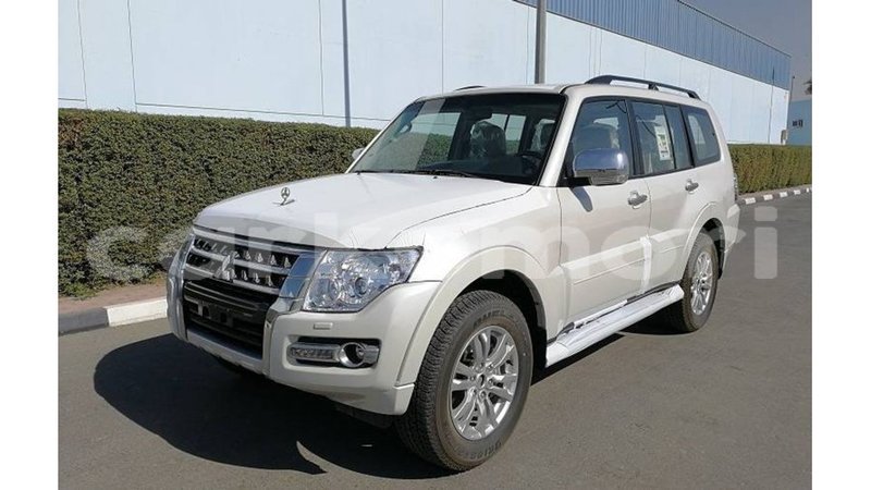 Big with watermark mitsubishi pajero grande comore import dubai 1802
