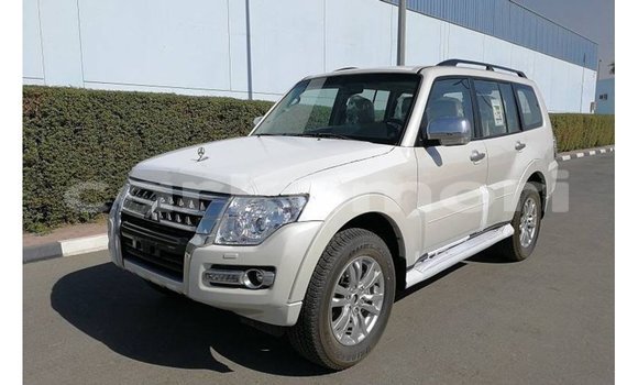 Buy Import Mitsubishi Pajero White Car in Import - Dubai in Great Comore Buy Import Mitsubishi Pajero White Car in Import - Dubai in Great Comore