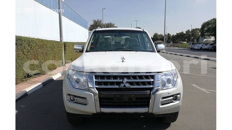 Big with watermark mitsubishi pajero grande comore import dubai 1802
