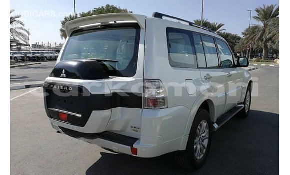 Buy Import Mitsubishi Pajero White Car in Import - Dubai in Great Comore Buy Import Mitsubishi Pajero White Car in Import - Dubai in Great Comore