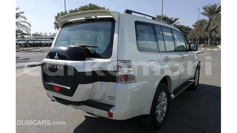 Big with watermark mitsubishi pajero grande comore import dubai 1802