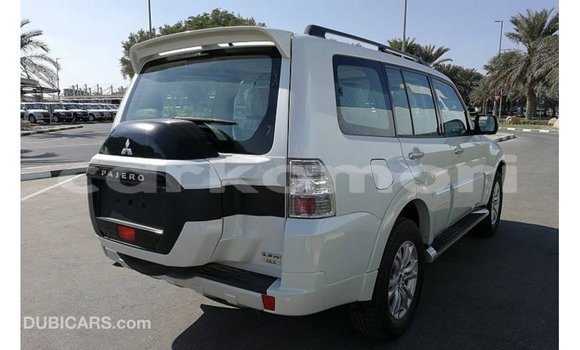 Buy Import Mitsubishi Pajero White Car in Import - Dubai in Great Comore Buy Import Mitsubishi Pajero White Car in Import - Dubai in Great Comore