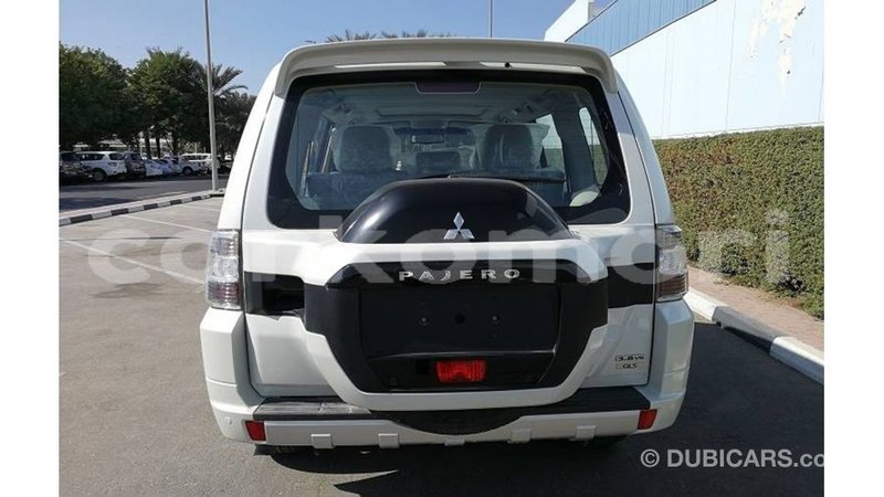 Big with watermark mitsubishi pajero grande comore import dubai 1802