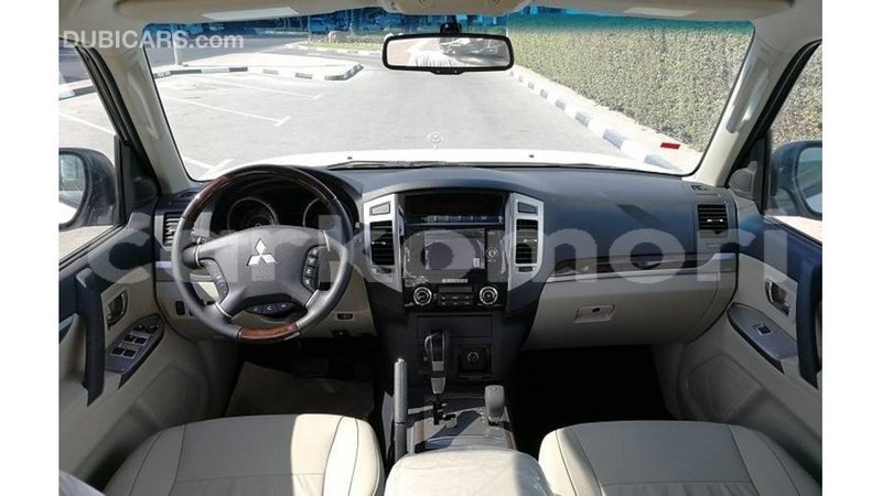 Big with watermark mitsubishi pajero grande comore import dubai 1802