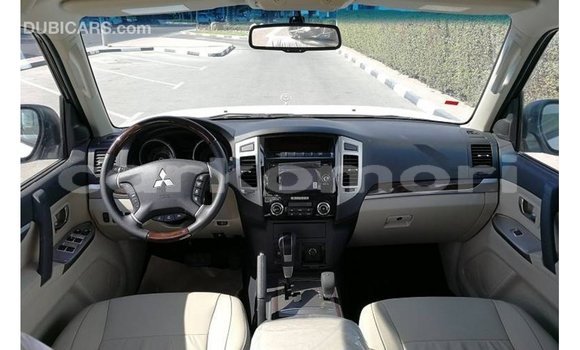 Buy Import Mitsubishi Pajero White Car in Import - Dubai in Great Comore Buy Import Mitsubishi Pajero White Car in Import - Dubai in Great Comore